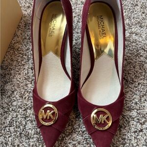 Michael Kors Burgundy Pointed-Toe Pumps with Gold MK Medallion w/box size 9